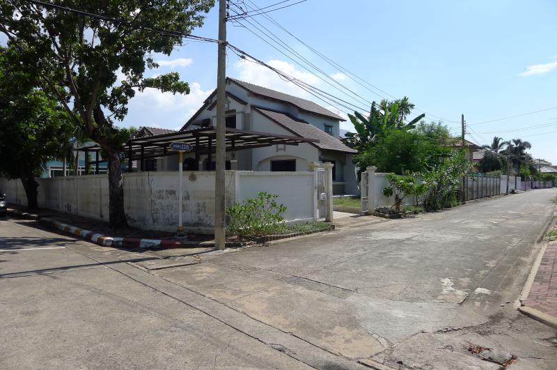 RealEstate 905- 13 ( จุลดิษ เขาใหญ่ BT-002C )✨ #ขายด่วน ห้องชุดดูเพล็กซ์ 2 ชั้น จุลดิศ เขาใหญ่ แมนชั่น 1 (Juldis Khaoyai) ✨???? ห้องใหญ่ 151 ตร.ม. ชั้น 3 วิวสระว่ายน้ำและสวนหย่อม พร้อมดาดฟ้าชมวิว 360 องศา ตกแต่งครบพร้อมอยู่!ที่ตั้ง: ตำบลหมูสี อำเภอปากช่อง จ.นครราชสีมารายละเอียดและฟังก์ชันห้อง (Duplex 2 ชั้น)2 ห้องนอน | ???? 3 ห้องน้ำ | ????️ ห้องรับแขก | ???? ห้องครัว ระเบียงติดกระจกกันนก: วิวสวยตำแหน่งดี สามารถทำเป็นห�
