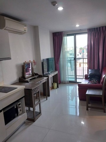 ให้เช่า The President Sukhumvit 81 ใกล้ BTS อ่อนนุช 200 ม. ห้องสวย พร้อมอยู่คอนโดทำเลดีมาก เดินเพียงไม่กี่นาทีถึง BTS อ่อนนุช ใกล้ Lotus’s, Big C และแหล่งไลฟ์สไตล์ เดินทางเข้าเมืองสะดวก เหมาะกับคนทำงานสุขุมวิทรายละเอียดห้อง- ขนาด 35 ตร.ม.- อาคาร B ชั้น 4- 1 ห้องนอน 1 ห้องน้ำ มีระเบียง- เฟอร์นิเจอร์ + เครื่องใช้ไฟฟ้าครบ พร้อมเข้าอยู่สิ่งอำนวยความสะดวกสระว่ายน้ำ ฟิตเนส รปภ. 24 ชม. ที่จอดรถค่าเช่า 15,000 บา�