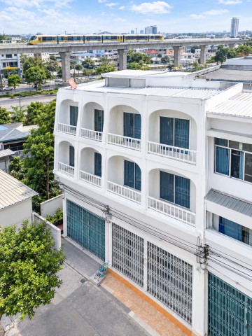 ใกล้ MRTบางกะปิ 599ม. รพ.เวชธานี 19,999 บาทต่อเดือน 3-4นอน ลาดพร้าว 103-113 ให้เช่าออฟฟิศและตึกแถว 4 ชั้น 3น้ำ18 ตร.ว. 280 ตร.ม. ทำเลเด่น เหมาะสำนักงาน คลินิก ร้านค้า ธุรกิจบริการ หรือพักอาศัยNear MRT Bang Kapi 599m. For Rent 4 Storey Office and Shophouse Vejthani Hospital 200 m. Lat Phrao 103-113 3-4Beds 3Baths  18 Sq.Wah 280 Sq.M. Excellent Location for Office Clinic Retail Business or Residenceถนนลาดพร้าว 103-113 แขวงคลองจั่น เขตบางกะปิ กรุงเทพมหานครขนาด 18 ตร.ว. 280 ตร.ม.Size 18 Sq.Wah 280 Sq.M.เปิดซิง อาคาร 4 ชั้น ทำเลศักยภาพย่านลาดพ�