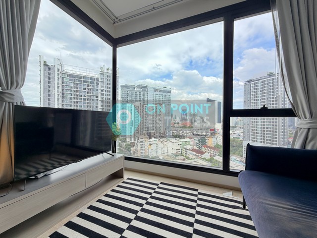 Ashton Asoke - Rama 9 (Agent Post)                        2 Bedroom 1 Bathroom for Sale ** SELLING PRICE : 11,800,000 Baht (Transfer fee 50/50) **Listing ID : A2889Location : Asok-Din Daeng RoadRoom Type : 2 Bedroom 1 BathroomRoom Size : 44.5 Sq.m.Function :- Fully Furnished- Gym / Swimming pool / Sauna- MRT Rama 9แอชตัน อโศก - พระราม 9 ขาย 2 ห้องนอน 1 ห้องน้ำ ** ราคาขาย : 11,800,000 บาท (โอนกรรมสิทธิ์ 50/50) **Listing ID : A2889พื้นที่ : ถนน อโศก - ดินแดงประเภท : 2 ห้องนอน 1 ห้องน้ำขนาด : 44.5 ตารางเมตรFunction :- ตกแต่งพร้อมอาศัย ฯ- ส่วนกลางประกอบด้วย ฟิตเนส / สระว่ายน้ำ / ซาวน่า ฯ- MRT พระราม 9ContactJanyanan (Pang)Tel / WhatsApp : +66 (0) 95-