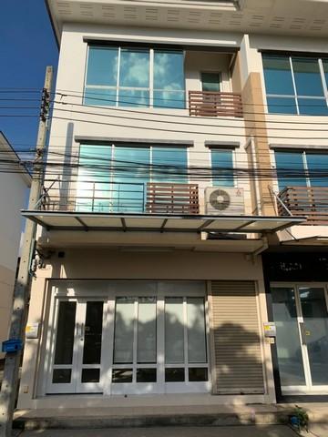 ให้เช่าทาวน์โฮม 3 ชั้น โครงการทาวน์พลัสเกษตรนวมินทร์ หลังมุม ตกแต่งแล้ว เหมาะทำออฟฟิศราคาเช่า 30,000 บาท / เดือน ( รับสัญญาบุคคลเท่านั้น )ที่ตั้ง ถนนคลองลำเจียก แขวงนวลจันทร์ เขตบึงกุ่ม กรุงเทพมหานคร 10230ติดต่อ : คุณภัสพงณ์ 0634098164Line : deedaa24https://www.facebook.com/profile.php?id=61581484955548เนื้อที่ 20 ตารางวา พื้นที่ใช้สอย 200 ตารางเมตร จำนวน 3 ชั้น 3 ห้องนอน 3 ห้องน้ำทาวน์โฮมหลังมุม ตกแต่งกั้นห้องเหมาะทำออฟ�
