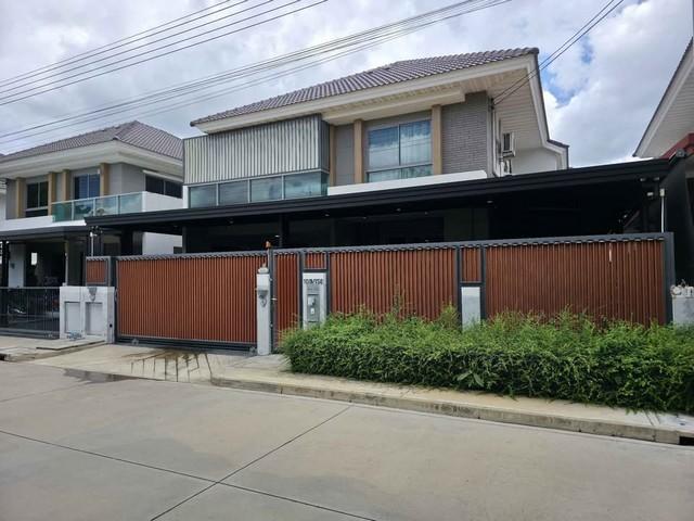 ให้เช่าบ้านเดี่ยว 2 ชั้น หมู่บ้านเพอร์เฟค เพลส ลาดกระบัง บางพลี ติดโรบินสันลาดกระบัง เหมาะสำหรับอยู่อาศัย / ทำออฟฟิศราคาเช่า 45,000 บาท / เดือน ( ประกัน 2 เดือน ล่วงหน้า 1 เดือน ) ( มีสัตว์เลี้ยง ประกัน 3 เดือน )ที่ตั้ง ถนนลาดกระบัง ซอยลาดกระบัง 20/3 ตำบลราชาเทวะ อำเภอบางพลี สมุทรปราการติดต่อ : คุณภัสพงณ์ 0634098164Line : deedaa24https://www.facebook.com/profile.php?id=61581484955548เนื้อที่ 50 ตารางวา จำนวน 2 ชั้น 4 ห้องนอน 3 ห้อ