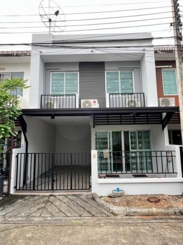 ให้เช่าทาวน์โฮม 2 ชั้น อารียา คัลเลอร์ พรีเมียม ลาดปลาเค้า เกษตร-นวมินทร์ รามอินทรา ต้นซอยไม่มีบ้านตรงข้าม*** ราคาเช่า 18,000 บาท/เดือนติดต่อ:: ชยา โทร/ID Line:: 0942823961Link Line:: https://line.me/ti/p/3xFA1An8Kcรหัส# T26-1292ทาวน์โฮม 2 ชั้น อารียา คัลเลอร์ พรีเมียม ลาดปลาเค้า เกษตร-นวมินทร์ รามอินทราo เนื้อที่ 17 ตารางวาo 3 ห้องนอนo 2 ห้องน้ำo 1 ห้องรับแขก 1 ห้องครัว 1 ลานซักล้างo จอดรถสะดวก ได้ 2 คันo แอร์ 4 ตัว ครบทั้งบ้าน