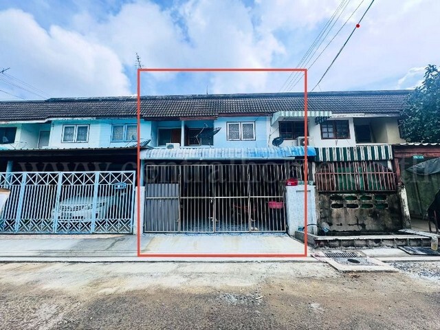 รหัสทรัพย์ : N1474ทาวน์โฮม หมู่บ้านพบสุข ถนนเลี่ยงเมือง ซอยสามัคคี ถูกที่สุดในโครงการที่ตั้ง :&nbsp;ตำบลบางตลาด อำเภอปากเกร็ด จังหวัดนนทบุรี&nbsp;11120รายละเอียดทรัพย์-&nbsp;ทาวน์โฮม 2 ชั้น เนื้อที่ 21 ตารางวา พื้นที่ใช้สอย 110 ตารางเมตร- 2 ห้องนอน, 2 ห้องน้ำ, 1 ห้องนั่งเล่น, 1 ห้องครัว- ต่อเติมหลังคาโรงรถ จอดรถได้ 2 คัน (หน้าบ้านกว้าง 5 ม.)- ปูกระเบื้องหน้าบ้าน+หลังบ้าน- เตียง 3.5ฟุต พร้อมฟู�