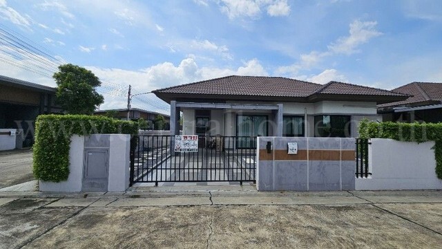 รหัสทรัพย์ : 7327บ้านเดี่ยว เออเบิ้ลพาร์ค หัวทะเล เมืองนครราชสีมาที่ตั้ง : ถนนเลี่ยงเมืองนครราชสีมา ต.หนองบัวศาลา อ.เมืองนครราชสีมา จ.นครราชสีมา 30000รายละเอียดทรัพย์- บ้านเดี่ยวชั้นเดียว เนื้อที่ 61 ตารางวา 96 ตารางเมตร&nbsp;- 3 ห้องนอน, 2 ห้องน้ำ, 1 ห้องรับแขก, 1 ห้องครัว, 1 ที่จอดรถ- หน้าบ้านหันทางทิศตะวันตกเฉียงใต้สถานที่และทำเลใกล้เคียง-&nbsp;โลตัสหัวทะเล- วิชโก้ โฮลเซล- แม็คโ