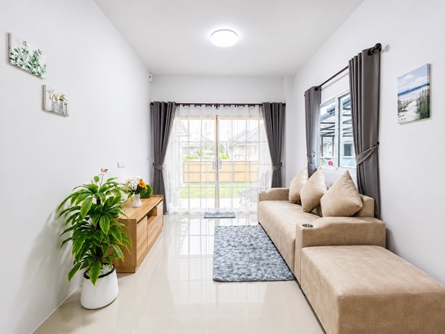 บ้านสร้างใหม่ หางดง พร้อม เฟอร์นิเจอร์ครบเข้าอยู่ได้เลย3นอน2น้ำเนื้อที่เริ่ม 49-75 ตร.วา  ราคาเริ่มต้นเพียง 1.89 ล้านบาท! โทร: 096-987-8235