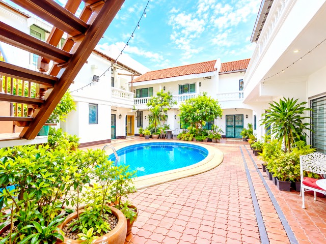 คฤหาสน์ โรงแรม อาคาร 2–3 ชั้น Pool Villa 19นอน 19น้ำ หาดจอมเทียน 425ม. พัทยา 190ตร.วา 966ตร.ม. ตร.ม. พร้อมสระว่ายน้ำ เฟอร์นิเจอร์และเครื่องใช้ไฟฟ้าครบ เหมาะสำหรับลงทุนทำที่พัก ปล่อยเช่ารายเดือน หรือบริหารเป็นธุรกิจที่พัก ราคาขาย 29,999,999 บาทPool Villa Building 2–3 Storeys 19Bed 19baths Jomtien Beach 425m. Mansion Hotel. 190sq.wah 966sq.m.  swimming pool furniture and electrical appliances included. Suitable for rental business accommodation or investment.Price 29,999,999Baht.ถนนสุขุมวิท จอมเทียนสายหนึ่ง ตำบลหนองปรือ อำเภอบางละม�