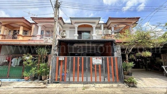 รหัสทรัพย์ : N1303ทาวน์เฮ้าส์ หมู่บ้าน อธิษฐาน เพิ่มสิน 39 สายไหมที่ตั้ง : ถนนเพิ่มสิน แขวงสายไหม เขตสายไหม กรุงเทพฯ 10220รายละเอียดทรัพย์&nbsp;- ทาวน์เฮ้าส์ 2 ชั้น เนื้อที่ 19 ตารางวา พื้นที่ใช้สอย 100 ตารางเมตร- บ้านตกแต่งต่อเติมพร้อมอยู่- 3 ห้องนอน, 2 ห้องน้ำ, 1 ห้องนั่งเล่น, 1 ห้องรับแขก,&nbsp;จอดรถได้ 2 คัน- 1&nbsp;ห้องครัว พร้อมต่อเติมครัวบิลต์อิน-&nbsp;พื้นบนกระเบื้อง พื้นล่างกระเบื้อง&nbsp
