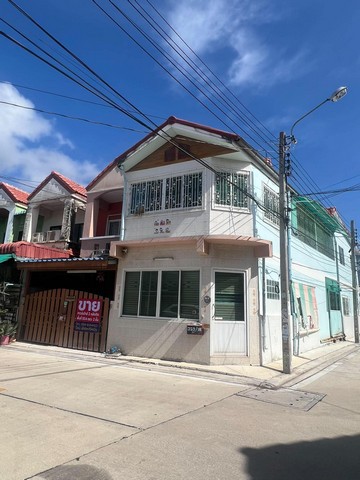 3.29 ล้าน ได้บ้าน 2 หลัง!หรือเลือกซื้อแยกหลังได้ตามงบหมู่บ้านไทยสมบูรณ์ ประชาอุทิศ 90ทรัพย์เดียวเลือกได้ถึง 2 รูปแบบการซื้อ!เหมาะทั้งครอบครัวใหญ่ คนที่ต้องการพื้นที่เพิ่ม หรือผู้ที่มองหาทรัพย์เพื่ออยู่อาศัยและทำโฮมออฟฟิศOPTION 1 | ซื้อพร้อมกัน 2 หลังราคาเพียง 3,290,000 บาทพื้นที่รวม 53.4 ตร.ว.- 7 ห้องนอน- 3 ห้องน้ำ- 2 ห้องครัว- แอร์ 5 เครื่อง- บ้าน 2 หลังตีทะลุเชื่อมถึงกัน- ได้พื้น�