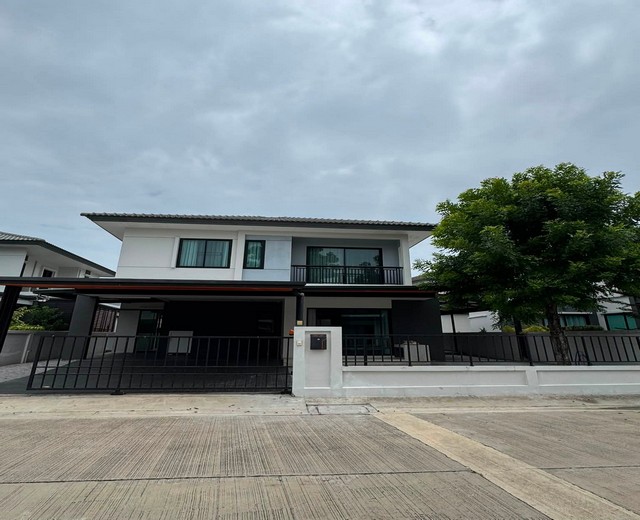 sss576 ขายขาดทุนน บ้านเดี่ยว 2 ชั้น บริทาเนีย บางนา-สุวรรณภูมิ กม.26 Britania Bangna-Suvarnabhumi Km.26ที่ตั้ง  ถนนวัดบางบ่อ ตำบล บางบ่อ อำเภอบางบ่อ สมุทรปราการ 10560map https://maps.app.goo.gl/um9YQ3w5JkC4PmMy9...เจ้าของโครงการบริษัท ออริจิ้น พร็อพเพอร์ตี้ จำกัด (มหาชน) / Origin Propertyขายขาดทุน บ้านเดี่ยว Britania บางนา–สุวรรณภูมิ กม.26  ขอคนพร้อมโอน  รายละเอียด• บ้านทางทิศเหนือ• ต่อเติมโรงจอดรถ + ครัวหลังบ้าน + ลานซักล้าง+พื้นรอบบ้าน+หล