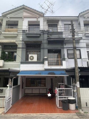 ให้เช่าทาวน์โฮม 3 ชั้น 3 ห้องนอน บ้านกลางเมือง เหม่งจ๋าย ลาดพร้าว 80 หน้าบ้านไม่ชนใคร ใกล้เหม่งจ๋าย ใกล้เลียบด่วนติดต่อ:: ชยา โทร/ID Line:: 0942823961Link Line:: https://line.me/ti/p/3xFA1An8Kcรหัส# T26-1303ทาวน์โฮม 3 ชั้น บ้านกลางเมืองเหม่งจ๋าย ลาดพร้าว 80o หน้าบ้านกว้าง 5 เมตร ไม่ชนกับใครo เนื้อที่ 21 ตารางวาo พื้นที่ใช้สอย 200 ตารางเมตรo 3 ห้องนอนo 4 ห้องน้ำo ที่จอดรถมากกว่า 3 คันo แอร์ 5 ตัวo มีตู้เย็นและเครื่องซักผ้า เ�
