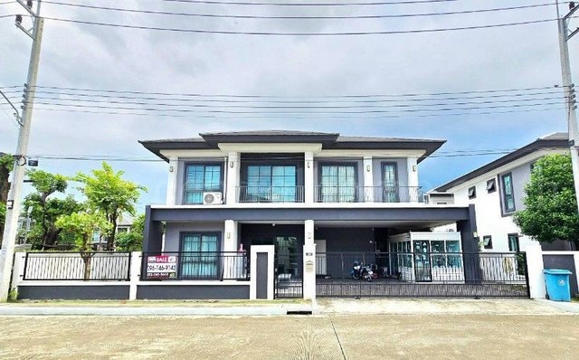 รหัสทรัพย์ : N1628บ้านเดี่ยว เอ็นซี ออนกรีน ฌาร์ม คลาสสิก ติดสนามกอล์ฟธัญญะธานี &nbsp;หลังริม ต้นโครงการติดสวนที่ตั้ง :&nbsp;ถนนลำลูกกา ตำบลบึงคำพร้อย อำเภอลำลูกกา จังหวัดปทุมธานี 12150รายละเอียดทรัพย์- บ้านเดี่ยว 2 ชั้น เนื้อที่ 76 ตารางวา พื้นที่ใช้สอย 255 ตารางเมตร- 4 ห้องนอน,&nbsp;5 ห้องน้ำ,&nbsp;2 ห้องรับแขก,&nbsp;1 ห้องครัว, 2 ที่จอดรถ- หน้าบ้านหันทางทิศเหนือสิ่งอำนวยความสะดวก&nbsp;- ระบบรั�