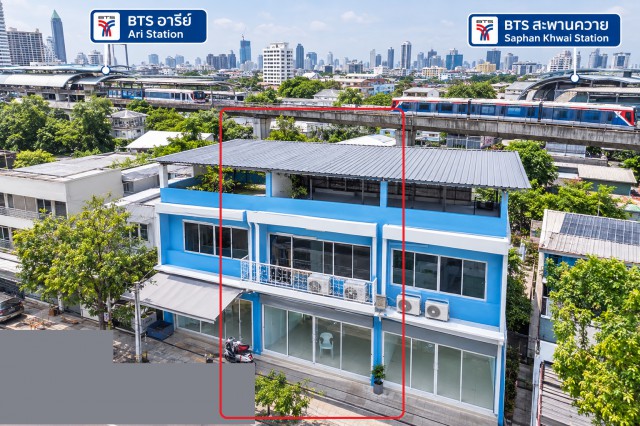ใกล้ BTS สะพานควาย 915 ม. โฮมออฟฟิศ 3 ชั้น 3 ห้องนอน 2 ห้องน้ำ มหาวิทยาลัยหอการค้าไทย 800 ม. BTS อารีย์ 1.8 กม. ที่ดิน 21 ตร.วา พื้นที่ใช้สอย 241 ตร.ม. ทำโรงแรม ร้านอาหาร สำนักงาน ธุรกิจ และกิจการที่ต้องการจดทะเบียน เหมาะสำหรับผู้ประกอบการ 149993 Storey Home Office with 3 Bedrooms and 2 Bathrooms near BTS Saphan Khwai 915 m. University of the Thai Chamber of Commerce 800 m. and BTS Ari 1.8 km. Land size 21 Sq.wah with 241 Sq.m. usable area, suitable for hotel, restaurant, office, business and  14999 registered business useถนนอินทามระ 7-14 แขวงสามเสนใน เขตพญาไท กรุ�