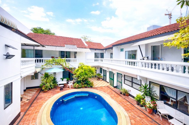 หาดจอมเทียน 425ม. พัทยา 190ตร.วา 966ตร.ม. คฤหาสน์ โรงแรม อาคาร 2–3 ชั้น Pool Villa 19นอน 19น้ำ พร้อมสระว่ายน้ำ เฟอร์นิเจอร์และเครื่องใช้ไฟฟ้าครบ เหมาะสำหรับลงทุนทำที่พัก ปล่อยเช่ารายเดือน หรือบริหารเป็นธุรกิจที่พัก ราคาขาย 29,999,998บาทJomtien Beach 425m. Mansion Hotel. 190sq.wah 966sq.m. Pool Villa Building 2–3 Storeys 19Bed 19baths  swimming pool furniture and electrical appliances included. Suitable for rental business accommodation or investment.Price 29,999,998Baht.ถนนสุขุมวิท จอมเทียนสายหนึ่ง ตำบลหนองปรือ อำเภอบางละมุง จั�