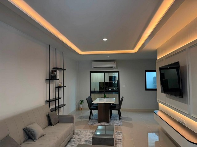 ให้เช่า ทาวน์โฮม 3 ชั้น โครงการ พลีโน่ สุขุมวิท บางนา 4 Pleno Sukhumvit-Bangna ใกล้ Mega Bangna ค่าเช่าเพียง 69,000 บาท/เดือน ประกัน2 ล่วงหน้า1 สัญญา 1-3ปี- เหมาะสำหรับครอบครัว รับชาวต่างชาติ - ไม่รับสัตว์เลี้ยงติดต่อ คุณช่อผกา โทร 0616198565 LINE 0616198565สำรอง LINE 0812523279 ส่งลิ้งก์ไว้ได้เลย- ที่ดินขนาด 20.6 ตรว- 3 ห้องนอน 3 ห้องน้ำ 2 ที่จอดรถ- Loft Space สำหรับทำงานหรือพักผ่อน- บ้านใหม่ ไม่เคยอยู่อาศัย บ้านมุม Duplex Type เพดานสูง โป