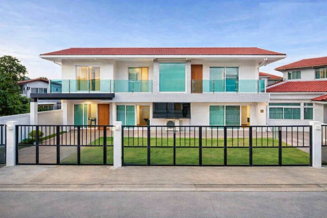 เมเจอร์ รัชโยธิน 2.5 กม. ใกล้ BTS เสนานิคม 1.5 กม 3-4คัน 6นอน 49,999 บาท/เดือน รร.เสนานิคม 950 ม. พหลโยธิน ให้เช่าบ้านโฮมออฟฟิศ  3 น้ำ ใกล้ตลาดศรีเสนา 1 กม.ที่ดิน 100 ตร.ว.พื้นที่ใช้สอย 450 ตร.ม.จัดเต็มเฟอร์ฯ และเครื่องใช้ไฟฟ้า ย่านเสนานิคม 1 ทำเลดี แหล่งชุมชน เดินทางสะดวก เข้า-ออกได้หลายเส้นทาง.รพ. รร.นานาชาติ และแหล่งช้อปปิ้ง  เชื่อมต่อถนนหลักหลายสาย และทางด่วนรามอินทรา อาจณรงค์Major Ratchayothin 