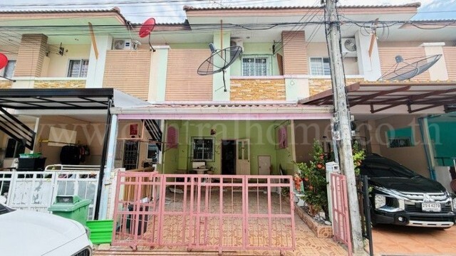 รหัสทรัพย์ : N0626ทาวน์เฮ้าส์ หมู่บ้าน เดอะเฟิร์ส โฮม (บ้านกานดา) - พันท้ายนรสิงห์ ราคาถูกที่สุดที่ตั้ง :&nbsp;ถนนพระราม 2 ตำบลพันท้ายนรสิงห์&nbsp;อำเภอเมืองสมุทรสาคร จังหวัดสมุทรสาคร 74000รายละเอียดทรัพย์- ทาวน์เฮ้าส์&nbsp;2 ชั้น ขนาดพื้นที่ 18.3 ตารางวา พื้นที่ใช้สอย 110&nbsp;ตารางเมตร- 3&nbsp;ห้องนอน, 2 ห้องน้ำ, 1 ห้องนั่งเล่น, 1 ห้องครัว,&nbsp;1&nbsp;ที่จอดรถ- ต่อเติมครัวและหลังคาที่จอดรถด้านหน้าแ�