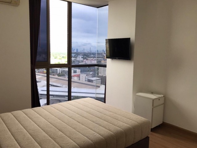 Ideo Mix Sukhumvit 103 Spacious comfortable 21st floor BTS UdomSuk***Property sales/rental services and consultation available.*** Interested? Contact us anytime!***For more details, pictures, or to schedule a viewing:Contact Ekachai (Aui)T. 089-799-5598Line ID: @auiauiaui001 (Add @ at the front) (Agent Post)---------------------------------------------------------------Room Type: 1 Bedroom, 1 BathroomSize: 36.47 sq m, 21st Floor, Building BNew, clean, beautifully decorated, ready to move in.Details--------------------------------------------------------------Rental Price: 16,000 THB per month--------------------------------------------------------------* Appliances Included:- Air Conditioner- Water Heater- Refrigerator- TV--------------------------------------------------------------* Amenities:- Swimming Pool (with Spa pool)- Fitness Center- Security Guard, CCTV, Key Card Access- Garden (and Gazebo)--------------------------------------------------------------* Nearby Landmarks (Info