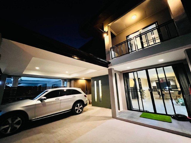 ให้เช่าบ้านเดี่ยวมณียา ให้เช่า บ้าน มณียา พื้นที่ใช้สอย 180 ตร.ม. 3 ห้องนอน สถานที่ใกล้ เซ็นทรัลอีสวิลย์ CDC ทางด่วนให้เช่าบ้านเดี่ยว 2 ชั้น ตกแต่งสวย เฟอร์นิเจอร์ครบ หมู่บ้าน หมู่บ้านมณียา ถนนเลียบทางด่วนรามอินทรา ราคาเช่า42,000 บาท/เดือนรายละเอียด-มี 3 ห้องนอน 3ห้องน้ำ 1 ห้องครัว -แอร์เฟอร์ครบ-เนื้อที่ 70 ตารางวา-จอดรถได้2คัน-มีสวนหญ้าเทียม และ ลานพักผ่อน ริมน้ำ สวยงาม �