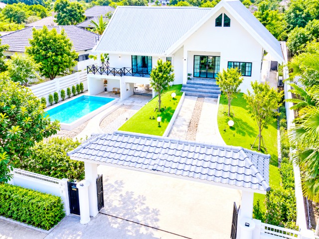 ใกล้เทศบาลตำบลป่าไผ่ แม่โจ้ กอล์ฟคลับ airbnb ม.แม่โจ้ 150ตร.วา. 425ตร.ม.บ้านเดี่ยวพูลวิลล่า 4นอน หนองจ๊อม 2น้ำ สไตล์เออร์เบิร์นโมเดิร์น ตกแต่งพร้อมอยู่ พร้อมสระว่ายน้ำระบบน้ำเกลือและพื้นที่ส่วนตัวครบครันairbnb Maejo University. 150 sq.wa. 425 sq.m. fully fur Pool Villa 4Bed NongChom Modern 2Bath Urban PaPhai Subdistrict MaeJo Golf Club Set on nished a private saltwater swimming pool outdoor spaces and complete living facilities.ถนนรอบเมืองเชียงใหม่ สหกรณ์ Highway 2053 ตำบลป่าไผ่ อำเภอสันทราย จังหวัดเชียงใหม่VDO1minshttps:/