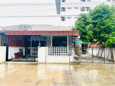 บ้านแฝดรีโนเวทใหม่อมตะพานทองชลบุรี หมู่บ้านปาณรดา หนองตำลึง ชลบุรี