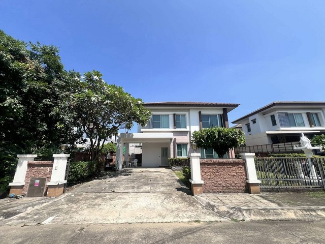 ให้เช่า 24,000 บาท/เดือน #วรารมย์เจริญเมือง (Q-House) บ้านเดี่ยว 2 ชั้น บ้านหลังใหญ่ พื้นที่กว้าง ฟังก์ชันครบ พร้อมเฟอร์นิเจอร์และเครื่องใช้ไฟฟ้า เหมาะสำหรับครอบครัว #ไม่รับสัตว์เลี้ยงรายละเอียดบ้านที่ดินขนาด 68 ตร.ว.พื้นที่ใช้สอย 172 ตร.ม.3 ห้องนอน | 3 ห้องน้ำ1 ห้องครัว1 ห้องเก็บของใต้บันไดเฟอร์นิเจอร์ครบทั้ง 3 ห้องนอนจอดรถภายในบ้านได้ 2 คันเฟอร์นิเจอร์ & เครื่องใช้ไฟฟ้าแ�