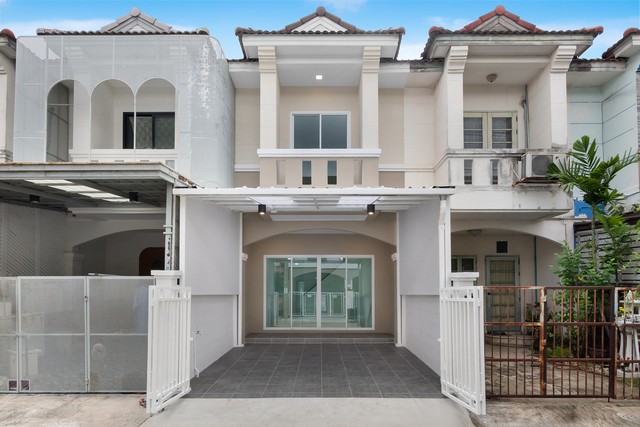 ทาวน์โฮม 2 ชั้น ขนาด 25 ตร.ว.หมู่บ้าน พุทธชาด บางบัวทอง (ซอยเถ้าแก่น้อย) ใกล้สี่แยกบางพลู ต่อเติมครัวพร้อมลงเข็ม รีโนเวทใหม่ทั้งหลัง มีพื้นที่สวนหลังบ้านดูทำเลที่ตั้งโครงการ:  https://rebrand.ly/el7oev2พื้นที่ : 25 ตร.ว.พื้นที่ใช้สอย : 135 ตร.ม.2 ห้องนอน 2 ห้องน้ำที่จอดรถ 1 คันบ้านเลขที่ 90/363 ซอย 2_______________________________ราคาพิเศษที่สุดในโครงการ!เพียง 1,890,000 บาทผ่อนเริ่มต้นเพียง 7,968 บาท/เดือน (30 ปี)กู้ร่วมได�