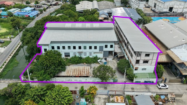 [ขาย] โรงงานพร้อมอาคารหอพัก 4 ชั้น (มีใบ รง.4)ทำเลศักยภาพสูง ต.แพรกษา อ.เมืองสมุทรปราการซื้อ 1 ได้ถึง 2! ได้ทั้งโรงงานพร้อมฐานการผลิต และหอพักสร้าง Cash Flow ทันที รายละเอียดทรัพย์เนื้อที่ดิน: 1 ไร่ 2 งาน พื้นที่ใช้สอยโรงงาน: มากกว่า 1,200 ตารางเมตร (ออกแบบรองรับเครื่องจักรหนัก เหมาะมากสำหรับโรงงานฉีดขวดพลาสติก หรือสายงานการผลิต)ใบอนุญาต: มีใบ รง.4 ถูกต้องตามกฎหมาย (ที่ดินผั�