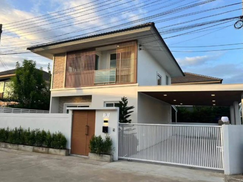 ให้เช่า 25,000 บาท/เดือน*หมู่บ้านธนกฤษณ์ | ท่ารั้ว – สันปูเลยบ้านหลังมุม เลี้ยงสัตว์ได้ บ้านพื้นที่กว้าง เป็นส่วนตัว พร้อมฟังก์ชันครบ .4 ห้องนอน | 3 ห้องน้ำครัวไทย + เคาน์เตอร์ครัวฝรั่งภายในบ้านบ้านหลังมุม พื้นที่รอบบ้านกว้าง เป็นส่วนตัวเดินทางสะดวก เชื่อมต่อโซนเมืองและสันกำแพง.ค่าเช่า• สัญญา 1 ปี — 25,000 บาท/เดือน• สัญญา 6 เดือน — 27,000 บาท/เดือน*รวมค่าส่วนกลางแล้วเงื่อน
