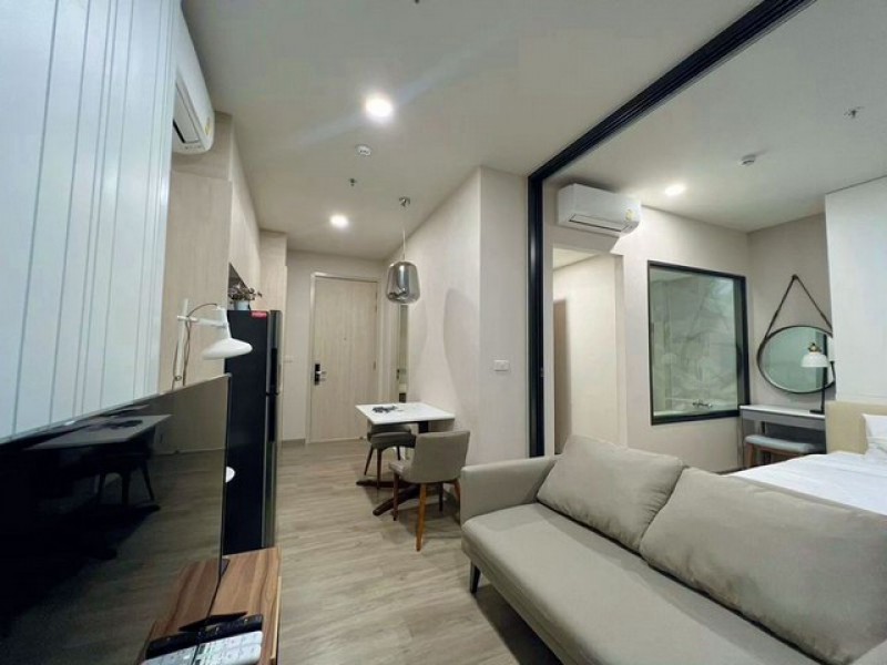 TEL:088-559 5199 คุณเอLine:https://line.me/ti/p/C0eGe0whLXKEEN CONDO SRIRACHA — นิยามแห่งการอยู่อาศัยและการลงทุนที่เหนือระดับ คอนโดหรูวิวเมือง บนทำเลศักยภาพสูงสุดติดถนนสุขุมวิท ใจกลางเมืองศรีราชา ตอบโจทย์ทั้งการอยู่อาศัยที่สมบูรณ์แบบและการลงทุนที่คุ้มค่าราคาพิเศษ: 3.4 ล้านบาท (ค่าโอน 50/50)พื้นที่ใช้สอย 35 ตร.ม. (1 ห้องนอน)วิวเมืองสวย สบายตาตกแต่งครบ พร้อมเครื่องใช้ไฟฟ้าครบชุดยูนิตลงทุนคุณภาพ: มีผู้เช่�