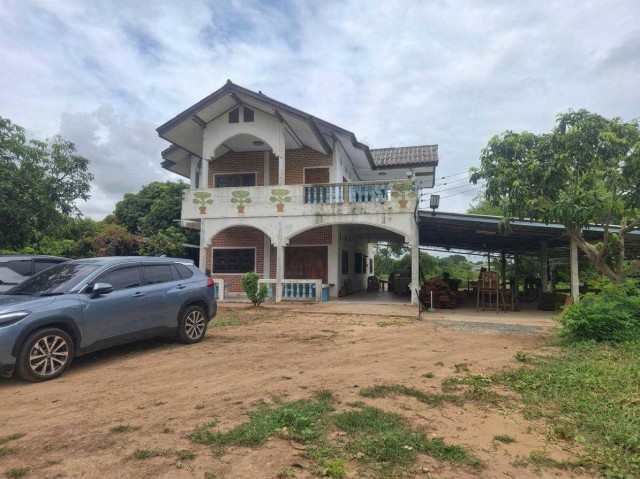 AOM 3167โอกาศทองของคนรักธรรมชาติ ขายบ้านเดี่ยว 2 ชั้น พร้อมที่ดินผืนใหญ่ 3 ไร่ 2 งาน 5,600 ตร.ม. ทำเลดี เดินทางสะดวก บรรยากาศร่มรื่น ต.บางน้ำเชี่ยว อ.พรหมบุรี จ.สิงห์บุรีราคาเพียง 3,500,000 บาทเท่านั้นบ้านพร้อมที่ดินผืนสวย โครงสร้างบ้าน 2 ชั้น 2 ห้องนอน 2 ห้องน้ำ ระบบน้ำ-ไฟฟ้าพร้อมเข้าอยู่ รายล้อมด้วยบรรยากาศธรรมชาติ สงบ ร่มรื่น มีเพื่อนบ้านรอบข้างปลอดภัย ไม่เปลี่ยว เหมาะสำห�