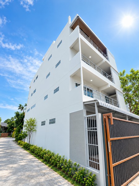 ติดถนนราชพฤกษ์ ใกล้เดอะ เซอร์เคิล ราชพฤกษ์ 300 ม. โรงแรม AIRBNB 15นอน 15น้ำ อาคารพาณิชย์ 3.5-4.5ชั้น  Little Walk พรานนก-พุทธมณฑล 100 ตร.ว. 640 ตร.ม. ให้เช่า 44,999 B-M ทำเลเด่น เหมาะทำคาเฟ่ ร้านอาหาร หอพัก อพาร์ตเมนต์ หรือบริหารเป็นโรงแรมon Ratchaphruek The Circle Ratchapruk 300 m. Airbnb HOTEL 15Bed 15Bath 3.5-Storey Commercial Building  44,999 baht per month only  and close to Little Walk Phrannok-Phutthamonthon, offering 100 sq.wa. and 640 sq.m. of space for rent ideal for café, restaurant, dormitory, apartment or hotel managementติดถนนราชพฤกษ์ เชื่อมต่อถนนพรานนก พุทธมณฑลสาย 4จร
