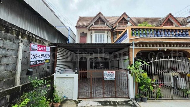 รหัสทรัพย์ : N1636ทาวน์เฮ้าส์ 2 ชั้น สนามบินน้ำ ซอยนนทบุรี 20 (ซอยโรงน้ำแข็ง) รีโนเวทใหม่ หลังริม ราคาถูกที่ตั้ง :&nbsp;ถนนสนามบินน้ำ ตำบลบางกระสอ&nbsp;อำเภอเมืองนนทบุรี จังหวัดนนทบุรี 11000รายละเอียดทรัพย์-&nbsp;ทาวน์เฮ้าส์ 2 ชั้น ขนาดเนื้อที่ 18 ตารางวา พื้นที่ใช้สอย&nbsp;85&nbsp;ตารางเมตร- 2&nbsp;ห้องนอน, 2&nbsp;ห้องน้ำ,&nbsp;1 ที่จอดรถ, 1&nbsp;ห้องนั่งเล่น, 1&nbsp;ห้องทานข้าว, 1 ห้องครัว-&nbsp;บ้านรีโนเวทใหม่ เดิ�
