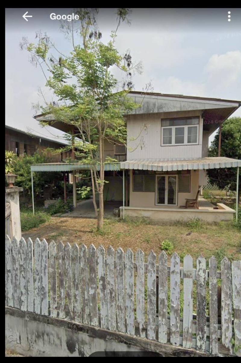 # ขายด่วน! บ้านเดี่ยวพร้อมที่ดิน ทำเลดีใจกลางเมืองแพร่ ในซอยวัดพระนอน ใกล้ตลาดกาดกองเก่า ติดคุ้มวงศ์บุรี*** ราคาเพียง 3.5 ล้านบาท!เจ้าของขายเองโอกาสดีสำหรับคนที่กำลังมองหา บ้านพร้อมอยู่ + ที่ดินแปลงใหญ่ ในทำเลเมืองแพร่ # เนื้อที่ 167 ตารางวาพื้นที่กว้างขวาง ให้คุณได้ทั้งความเป็นส่วนตัวและพื้นที่ใช้สอยแบบเต็มที่## จุดเด่นของบ้าน- บ้านเดี่ยวทรงคลาสสิก ดูอบอุ�
