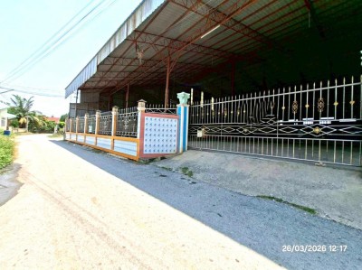 ขาย บ้านเดี่ยว/ทาวน์เฮ้าส์/คอนโด โกดัง ราชบุรี  ซอย บ้านหนองกบ หมู่ 5 ถนน หนองปลาดุก-บ้านยาง ตำบล หนองกบ อำเภอ บ้านโป่ง จังหวัด ราชบุรี  ราคาโปรโมชั่น   4,563,000   บาท    ลดจาก   6,247,000   บาท ราคาโปรโมชั่นตั้งแต่วันที่ 1 กรกฎาคม 2569 – 30 กันยายน 2569  รายละเอียดทรัพย์ -  เนื้อที่ 378.00  ตารางวา  พื้นที่ใช้สอย 1,792.62 ตร.ม. -  บ้านหันไปทางทิศ เหนือ  พิกัดทรัพย์ : https://maps.app.goo.gl/fm4VQ34ZUL2m9ScK7  สถานที่ใกล้เคียง   -โลตัส �