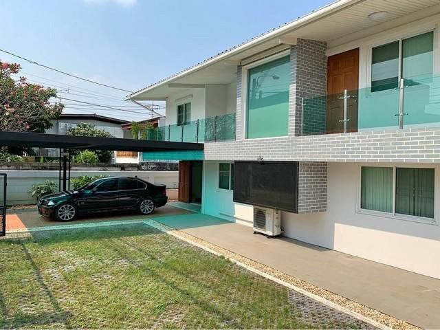 บ้านเดี่ยว 2 ชั้น 100 ตรว. 450 ตรม. 6 ห้องนอน 3 ห้องน้ำ ครัวไทย ครัวฝรั่ง ซอยเสนานิคม 1 ซอย 17 สามารถใช้ที่อยู่จดทะเบียนบริษัทได้(RH1596)ติดต่อAgent : คุณเด่นชัย: 09-8481-8989:06-2839-4747ID Line :0984818989บ้าน ซอยเสนานิคม 1 ซอย 17 แยก 4ที่อยู่ แขวงเสนานิคม เขตจตุจักร กรุงเทพมหานคร 10900บ้านเดี่ยว 2 ชั้น 100 ตารางวา 450 ตร.ม.6 ห้องนอน 3 ห้องน้ำ ครัวไทย ครัวฝรั่งที่จอดรถ 4 คันตกแต่งสไตล์โมเดิร์น เหมาะทั้งสำหรับ อยู่อาศัย ค�
