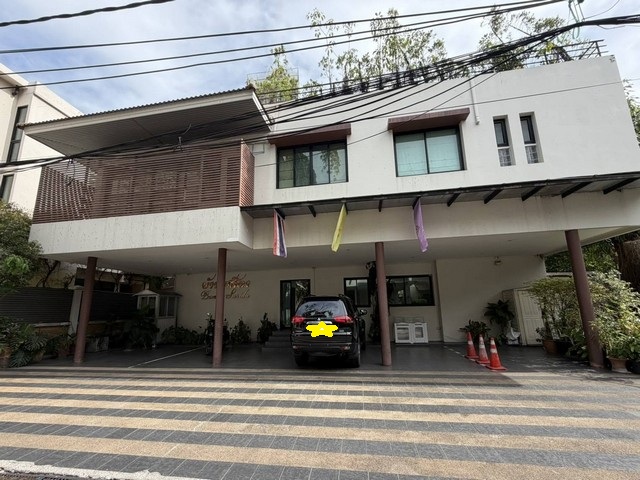 ให้เช่าบ้านหรูใจกลางสุขุมวิท 220 ตรม. 3 ห้องนอน บ้านศศิดา (Baan Sasida) สุขุมวิท 24 บ้านหรูทำเลศักยภาพ ใกล้ BTS พร้อมพงษ์