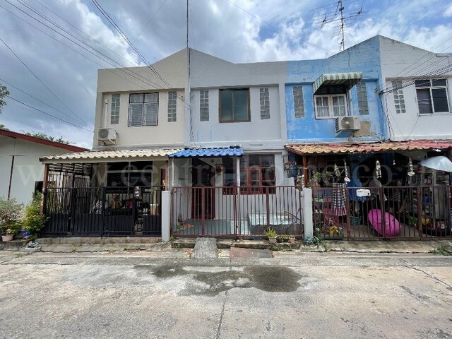 รหัสทรัพย์ &nbsp;N1286ทาวน์เฮ้าส์สองชั้น หมู่บ้านเจริญชัย 4 บ้านพร้อมอยู่ทำเลดีเดินทางสะดวกราคาถูกที่ตั้ง&nbsp;: ถนนรามคำแหง ซอยรามคำแหง 174 แขวงมีนบุรี เขตมีนบุรี กรุงเทพมหานครรายละเอียดทรัพย์- ทาวน์เฮ้าส์&nbsp;2 ชั้น ขนาดพื้นที่ 10 ตารางวา พื้นที่ใช้สอย 40 ตารางเมตร- 1 ห้องนอน, 1 ห้องน้ำ, 1 ห้องรับแขก, 1 ห้องครัว- เหล็กดัดมุงลวด,&nbsp;พื้นกระเบื้องทำเล และสถานที่ใกล้เคียง- บิ๊กซีสุ�