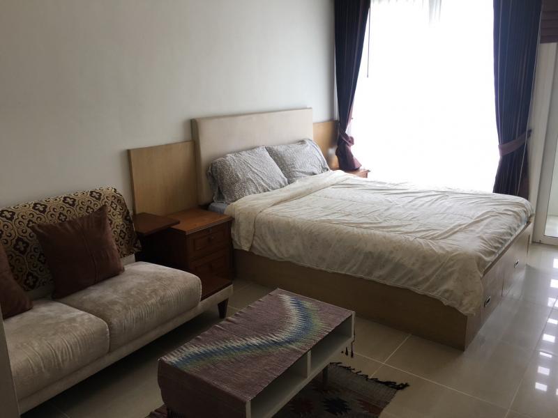ขาย คอนโด ไอ เฮาส์ ลากูน่า การ์เดน I-House Laguna Gardenขนาด 25.99 ตารางเมตร ชั้น 6 ตึก Hพร้อมเฟอร์นิเจอร์ เครื่องใช้ไฟฟ้าคอนโด ไอ เฮาส์ ลากูน่า. RCA แขวงบางกะปิ เขตห้วยขวาง กรุงเทพมหานคร 10310พิกัด https://maps.app.goo.gl/JJSEVQd6E6wWirUt8 ราคา 1,400,000 บาทTel.0999983897ศูนย์ เก้า เก้า เก้า เก้า แปด สาม แปด เก้า เจ็ดZero nine nine nine  nine eight three eight nine sevenLine:  @KatAgenthttp://line.me/ti/p/~@KatAgentซอยศูนย์วิจัย-พระราม 9 แขวงบางกะปิ เขตห้วยขวาง กทม. ใกล้รถไฟฟ้า MRT พระราม 9, ถนน�