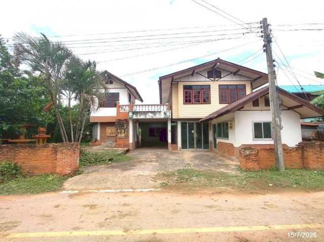 ขายบ้านเดี่ยว ชัยภูมิ ถนน สายบ้านนาโจด - บ้านหนองปลาปิ่ง ตำบล ศรีสำราญ อำเภอ คอนสวรรค์ จังหวัด ชัยภูมิ   ถนน สายบ้านนาโจด - บ้านหนองปลาปิ่ง ตำบล ศรีสำราญ อำเภอ คอนสวรรค์ จังหวัด ชัยภูมิ  ราคาโปรโมชั่น 1,150,000 บาท    ลดจาก 1,589,000 บาท ราคาโปรโมชั่นตั้งแต่วันที่ 1 กรกฎาคม 2569 – 30 กันยายน 2569  รายละเอียดทรัพย์ -  เนื้อที่ 120 ตร.ว.  พื้นที่ใช้สอย 144 ตร.ม. -  1 ห้องนอน 1 ห้องน้ำ  -  1 ที่จอดรถ  -  บ้านห