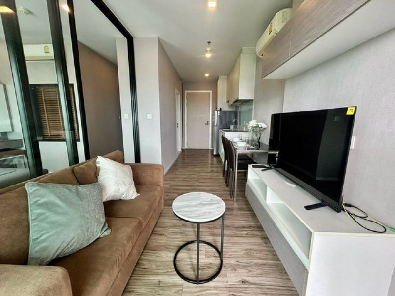 TEL:088-559 5199 คุณเอLine:https://line.me/ti/p/C0eGe0whLXให้เช่า KnightsBridge The Ocean Srirachaคอนโดหรูใจกลางศรีราชา พร้อมเข้าอยู่ ติดสุขุมวิทค่าเช่าเพียง 10,000 บาท/เดือนค่าประกัน 2 เดือน - ค่าเช่าล่วงหน้า 1 เดือนขนาด 35 ตร.ม.1 ห้องนอรน 1 ห้องน้ำจุดเด่น* ห้องสวย ตกแต่งครบ พร้อมเฟอร์นิเจอร์* เครื่องใช้ไฟฟ้าพร้อมใช้งาน* วิวสวย บรรยากาศดี* เหมาะสำหรับคนทำงานและชาวต่างชาติสิ่งอำนวยความสะดวก* สระว่ายน้ำ* ฟิตเนส* พื้นที่�