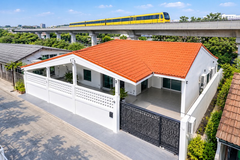 เซ็นทรัล อีสต์วิลล์ 1.3 กม 3-4นอน บ้านเดี่ยวรีโนเวทใหม่ 1 ชั้น MRTโชคชัย4 1.48 กม.  ลาดพร้าว 2 น้ำ ใกล้ รพ.เปาโล โชคชัย 4 1.0 กม. และ 52 ตร.ว.200 ตร.ม. พร้อมเฟอร์ฯ และเครื่องใช้ไฟฟ้า เหมาะสำหรับอยู่อาศัย ทำเลใจกลางลาดพร้าว ใกล้รถไฟฟ้าสายสีเหลือง และสายสีเขียว เดินทางสะดวก เข้า-ออกได้หลายเส้นทาง ค่าเช่า 29,998บาท/เดือนCentral Eastville 1.3 km Newly renovated 1-story house LatPhrao MRT Chokchai4 1.48km  3-4bed 2bath. Conveniently located 1.0km. from Paolo Hospital Chokchai 4 and 1.3 km. from Central Eastvil