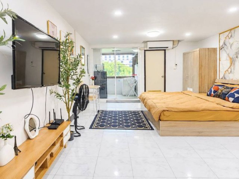 ให้เช่า 9,000/เดือน* (จอง+พร้อมทำสัญญา)ศรีธนา คอนโด 2 | Srithana Condo 2 เดินถึง One Nimman, MAYA และ ม.เชียงใหม่.ขนาด 38 ตร.ม. | ชั้น 5Studio / 1 ห้องนอน1 ห้องน้ำ1 ห้องครัวเฟอร์นิเจอร์ครบเตียงสามารถนำมาติดกันได้เครื่องใช้ไฟฟ้าครบ.ค่าเช่ารายปี 9,500 บ./เดือนสัญญา 6 เดือน 10,500 บ./เดือนประกัน 2 เดือน | ล่วงหน้า 1 เดือน.สิ่งอำนวยความสะดวก- เข้าออกอาคารด้วยระบบ Key Card- ที่จอดรถยนต์ทั้งหมด 8 ชั้นและบริเวณลานจอด- กล้องวง