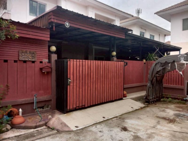 ขายบ้าน หมู่บ้านแลนซีโอ เพชรเกษม 77 – หนองแขม กรุงเทพฯ ที่ตั้ง : แขวงหนองแขม เขตหนองแขม กรุงเทพมหานคร 10160รายละเอียดเนื้อที่ 50.2 ตารางวา3 ห้องนอน3 ห้องน้ำทำเลดี เข้า–ออกสะดวก เดินทางสะดวก เชื่อมต่อเส้นทางหลักได้ง่าย ใกล้โรงพยาบาลวิชัยเวช อินเตอร์เนชั่นแนล หนองแขม ใกล้ห้างสรรพสินค้า และแหล่งอำนวยความสะดวกต่าง ๆเหมาะสำหรับครอบครัวที่กำลังมองหาบ้านในทำเลหนอง�