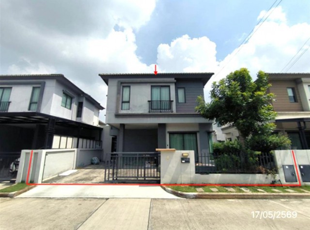 ขายบ้านเดี่ยวปทุมธานี โครงการ วี คอมพาวด์ ติวานนท์-รังสิต    ซอย 3 ถนน ติวานนท์ ตำบล บางกะดี อำเภอ เมืองปทุมธานี จังหวัด ปทุมธานี  ราคา 4,400,000   บาท  ( ราคาต่อรองได้ )  รายละเอียดทรัพย์ -  เนื้อที่ 38.80 ตร.ว.   พื้นที่ใช้สอย 126.00 ตร.ม. -  3 ห้องนอน 2 ห้องน้ำ  -  1 ที่จอดรถ  -  บ้านหันไปทางทิศ ตะวันออกเฉียงใต้  พิกัดทรัพย์ :  https://maps.app.goo.gl/Hto1DVDHiuFAcW976  สถานที่ใกล้เคียง   - วัดบางกะดี - โลตัส บางกะดี - เดอะไนน์