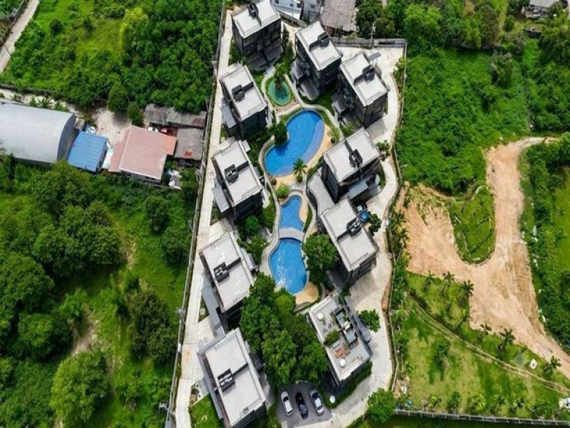 TEL:088-559 5199 คุณเอLine:https://line.me/ti/p/C0eGe0whLXขาย / ให้เช่า Avaconic Penthouse Residence ศรีราชาLuxury Penthouse Residence ที่สุดของการอยู่อาศัยใจกลางศรีราชาราคาเช่าเริ่มต้น 55,000–65,000 บาท/เดือนสัญญาขั้นต่ำ 1 ปีประกัน 2 เดือน + ค่าเช่าล่วงหน้า 1 เดือนราคาขายเริ่มต้น 10.9 ล้านบาทโปรโมชั่นพิเศษ พร้อมส่วนลดสำหรับผู้สนใจพื้นที่ใช้สอยประมาณ 90 ตร.ม.2 ห้องนอน 2 ห้องน้ำ1 ห้องนั่งเล่น1 ห้องรับแขกมีให้เลือก 2 รูปแบบ**Type A – Garden Penthouse**พื้นที่ใ