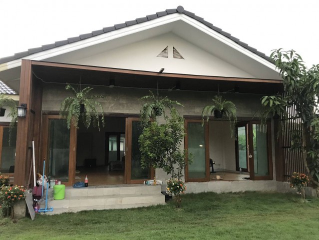 บ้านสวย ขายเพียง 3.2 ล้าน #บ้านน้ำโท้ง #หางดง บ้านพร้อมพื้นที่กว้าง เหมาะสำหรับอยู่อาศัย ทำโฮมออฟฟิศ หรือปรับเป็นบ้านสำหรับครอบครัวรายละเอียดทรัพย์• ที่ดิน 99 ตร.ว.• 3 ห้องนอน• 2 ห้องน้ำ• 1 ห้องเก็บของ• 1 ห้องโถง• ห้องใหญ่ชั้นล่างอีก 1 ห้อง• มีบ้านหลังเล็กแยกอีก 1 หลัง• พื้นที่กว้าง ใช้งานได้หลากหลายบ้านหันหน้าทิศตะวันออก ราคา 3.2 ล้านบาทต่อรองราคาได้ทำเลบ้านน้ำโท