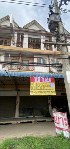 ขายถูก อาคารพาณิชย์ 3 ชั้นครึ่ง ใกล้โรงพยาบาลบ้านแพ้วติดถนนหลัก เส้นบ้านแพ้ว–พระประโทนราคาเพียง 2,900,000 บาทโอนคนละครึ่งที่ตั้ง: เลขที่ 300/3 ถ.บ้านแพ้ว–พระประโทน อ.บ้านแพ้ว จ.สมุทรสาครรายละเอียดทรัพย์ • เนื้อที่ 21.2 ตร.วา• อาคาร 3 ชั้นครึ่ง• หน้ากว้างประมาณ 4 เมตร• 2 ห้องนอน | 2 ห้องน้ำ• ชั้นล่างเปิดโล่ง เหมาะทำหน้าร้าน/สำนักงาน• มี ชั้นลอย• ติดถนนหลัก เดินทางสะดวกเหมาะ�