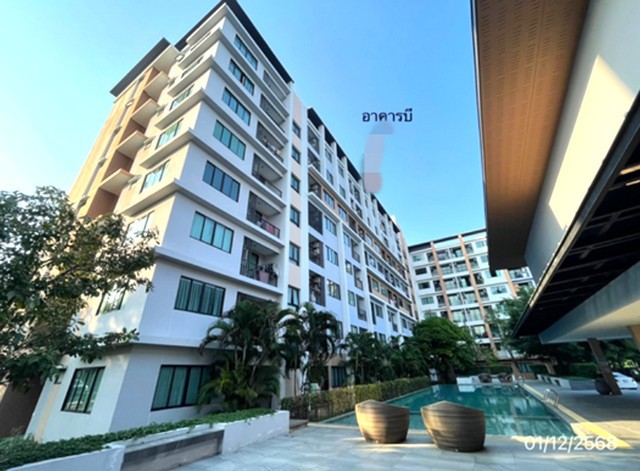 ขาย คอนโด จี คอนโด   ซอยศรีราชา-หนองยายบู่ 20 ถนนศรีราชา-หนองยายบู่ ตำบลสุรศักดิ์ อำเภอศรีราชา ชลบุรี  ราคา 1,326,000 บาท ( ราคาต่อรองได้ )  รายละเอียดทรัพย์ -  เนื้อที่ - ตารางวา  พื้นที่ใช้สอย 28.82 ตารางเมตร -  1 ห้องนอน 1 ห้องน้ำ  -  1 ที่จอดรถ  -  คอนโดหันไปทางทิศ  พิกัดทรัพย์ :    https://maps.app.goo.gl/FrTqtp3vet72mPbE6  สถานที่ใกล้เคียง   - ตลาดวรกิจพลาซ่า - โลตัส ศรีราชา - โรงพยาบาลพญาไท ศรีราชา - มหาวิทยาลัยเกษต