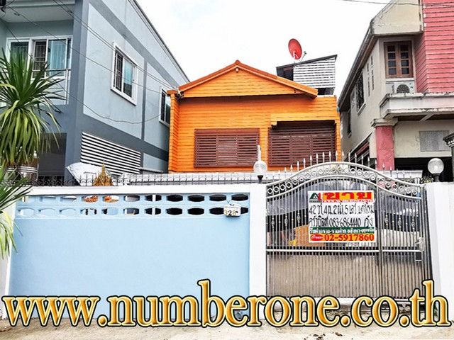 ม.ประชานิเวศน์ 3 ถนนติวานนท์ (ซ.ทานสัมฤทธิ์) ต.ท่าทราย อ.เมืองนนทบุรี จ.นนทบุรีรหัสทรัพย์ :16614ประเภท :บ้านเดี่ยว / บ้านแฝดโครงการ :หมู่บ้านประชานิเวศน์ 3 ถนนติวานนท์ (ซ.ทานสัมฤทธิ์)ที่ตั้ง :ถ.ติวานนท์ ต.ท่าทราย อ.เมืองนนทบุรี จ.นนทบุรีโซน :โซน Dเนื้อที่ :42 ตร.ว.ห้องนอน :4 ห้องห้องน้ำ :2 ห้องห้องอื่น ๆ :2 ห้องจำนวนชั้น :3 ชั้นชั้นบน :ลามิเนตชั้นล่าง :กระเบื้องที่จอดรถ :4 คันเครื่อง�